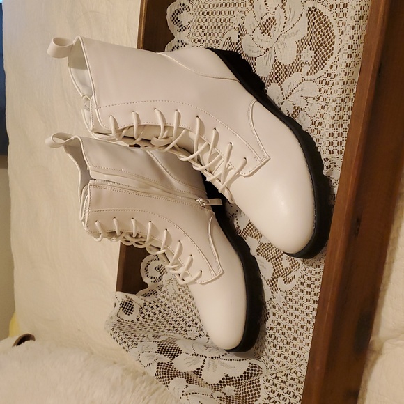 White Lace-Up Boots NWT - Picture 1 of 10